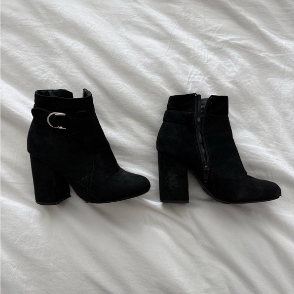 Shoes - Chic Black Ankle Booties